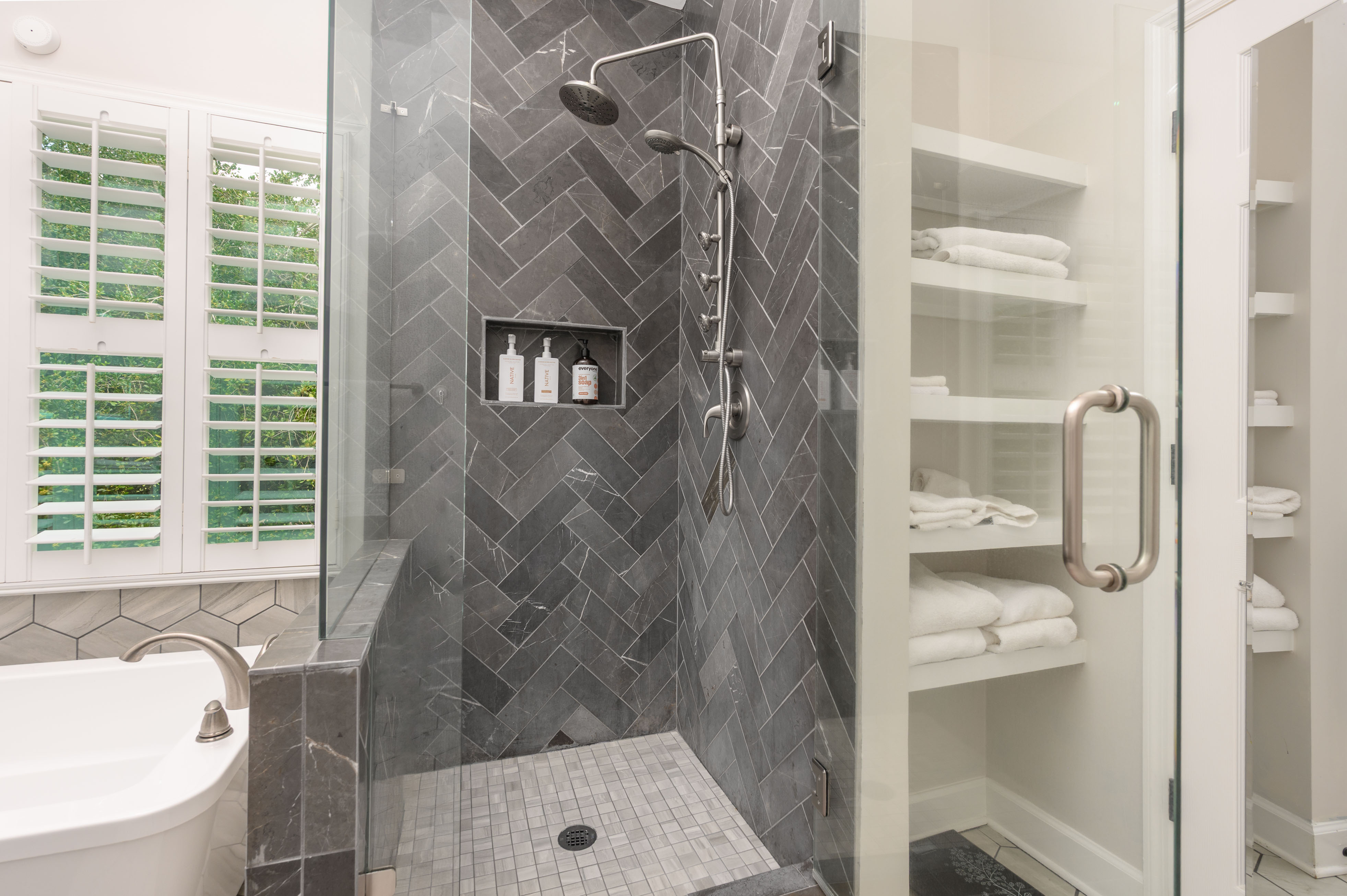 124 Oakton North image 13